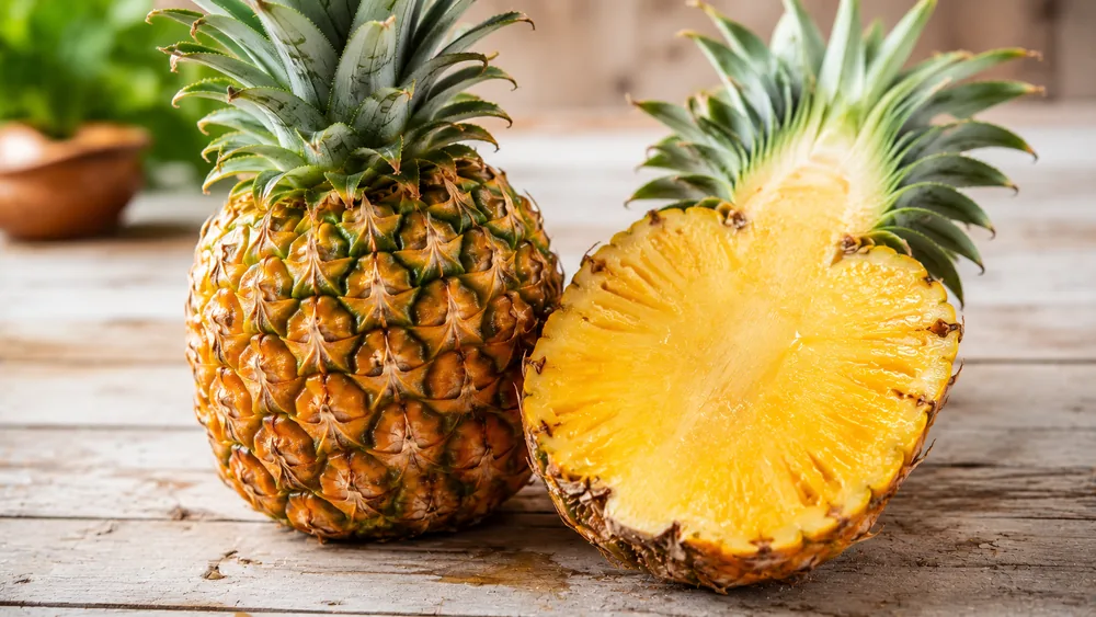 Ananas: Reife erkennen, richtig schneiden, Bromelain