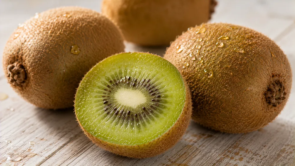 Kiwi: Gewicht, Nährwerte und warum sie Milch bitter macht